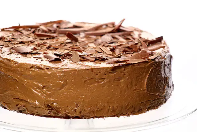Bolo em camadas de chocolate