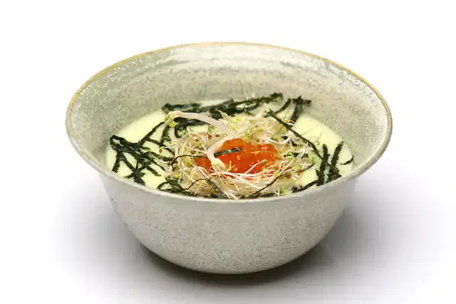 Vichyssoise com brotos e ovas de salmão