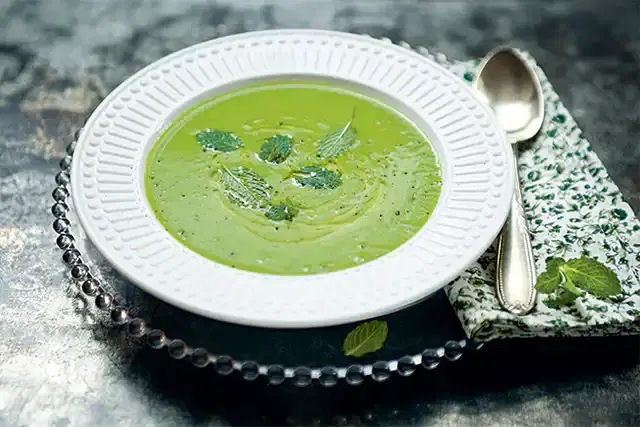 Sopa fria de ervilha fresca