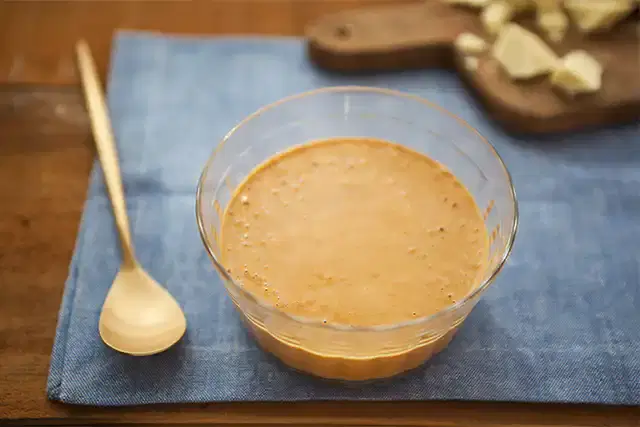 Calda de chocolate branco caramelizado