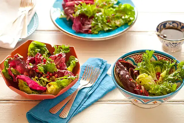 Salada de verdes com vinagrete de romã