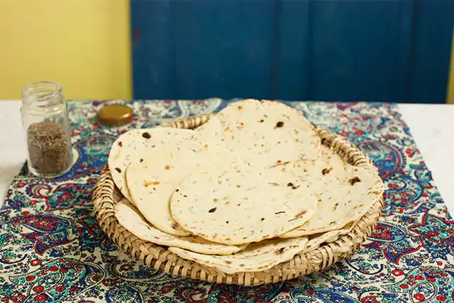Naan com sementes de cominho (pão indiano)
