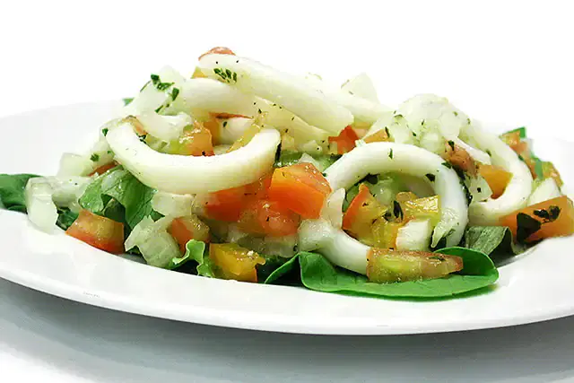 Salada com lulas ao vinagrete