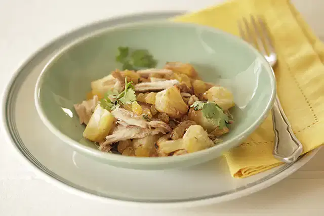 Salada de pernil com abacaxi