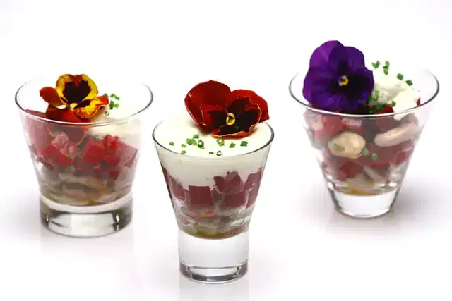 Merengue salgado de beterraba e favas