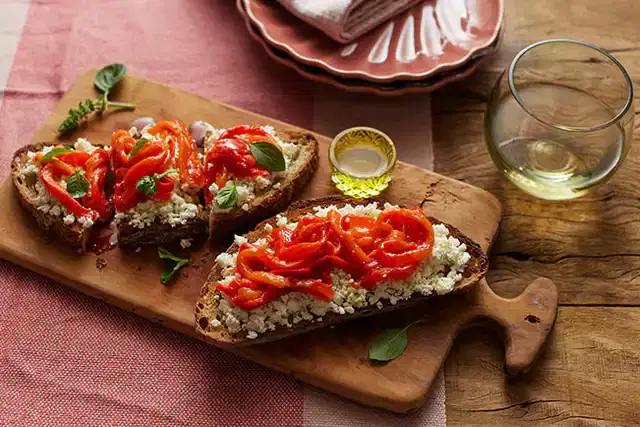 Crostini de pimentão assado com ricota
