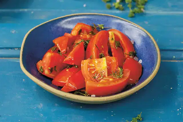 Salada de tomate com segurelha