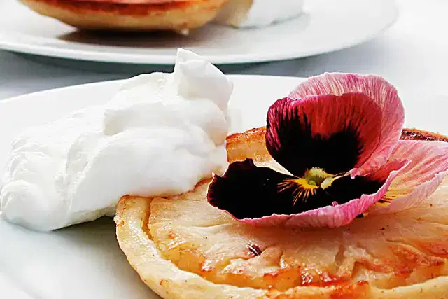 Tarte tatin individual de abacaxi